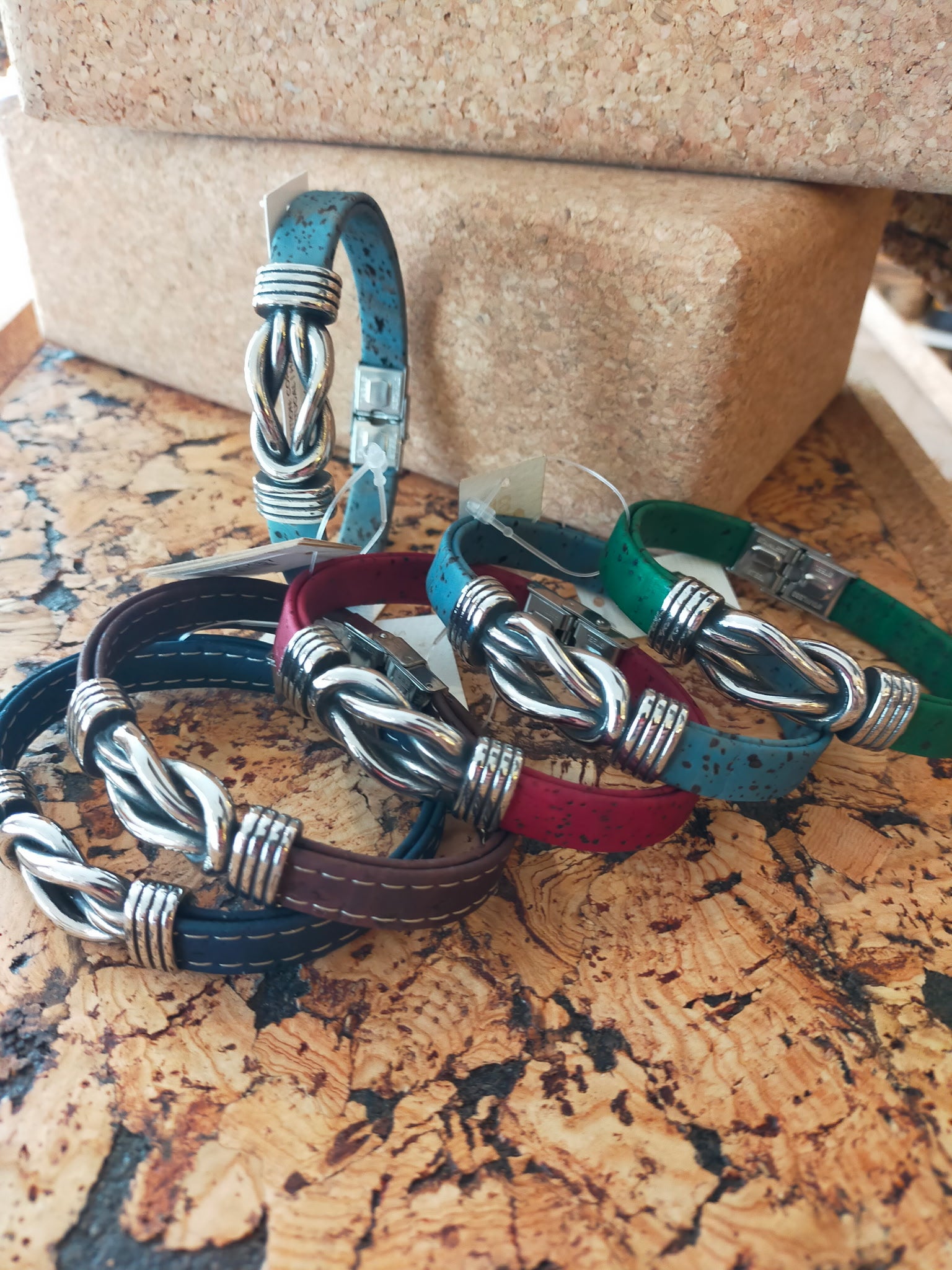 Bracelet en liège pour homme symbole INFINI.